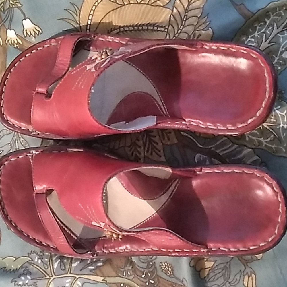 Hush Puppies Red leather wedge sandals size 7.5, 38/39